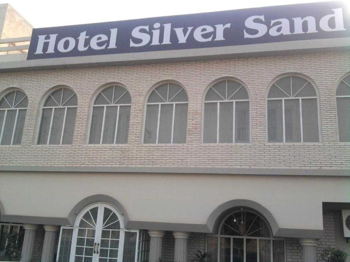 Hotel Silver Sand Мултан Экстерьер фото