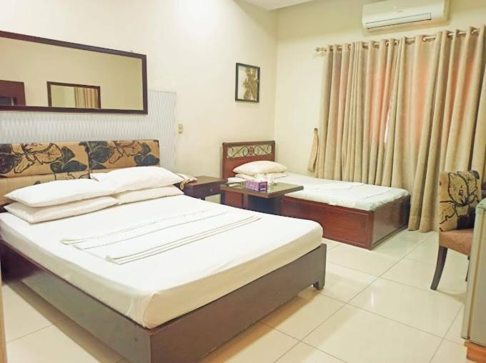 Hotel Silver Sand Мултан Экстерьер фото