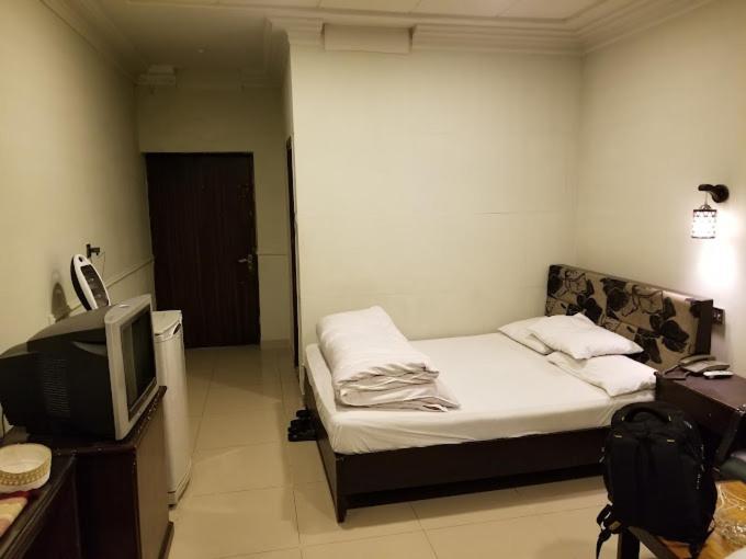 Hotel Silver Sand Мултан Экстерьер фото