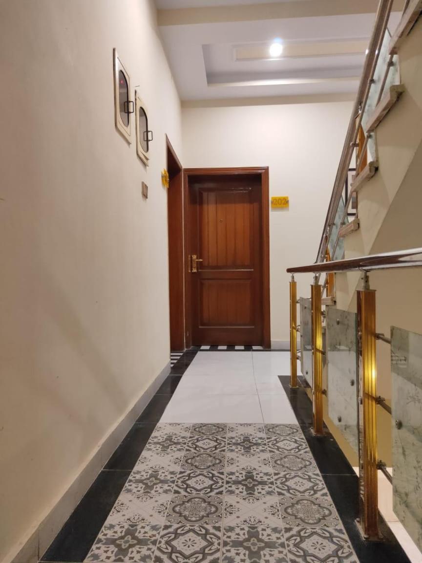 Hotel Silver Sand Мултан Экстерьер фото
