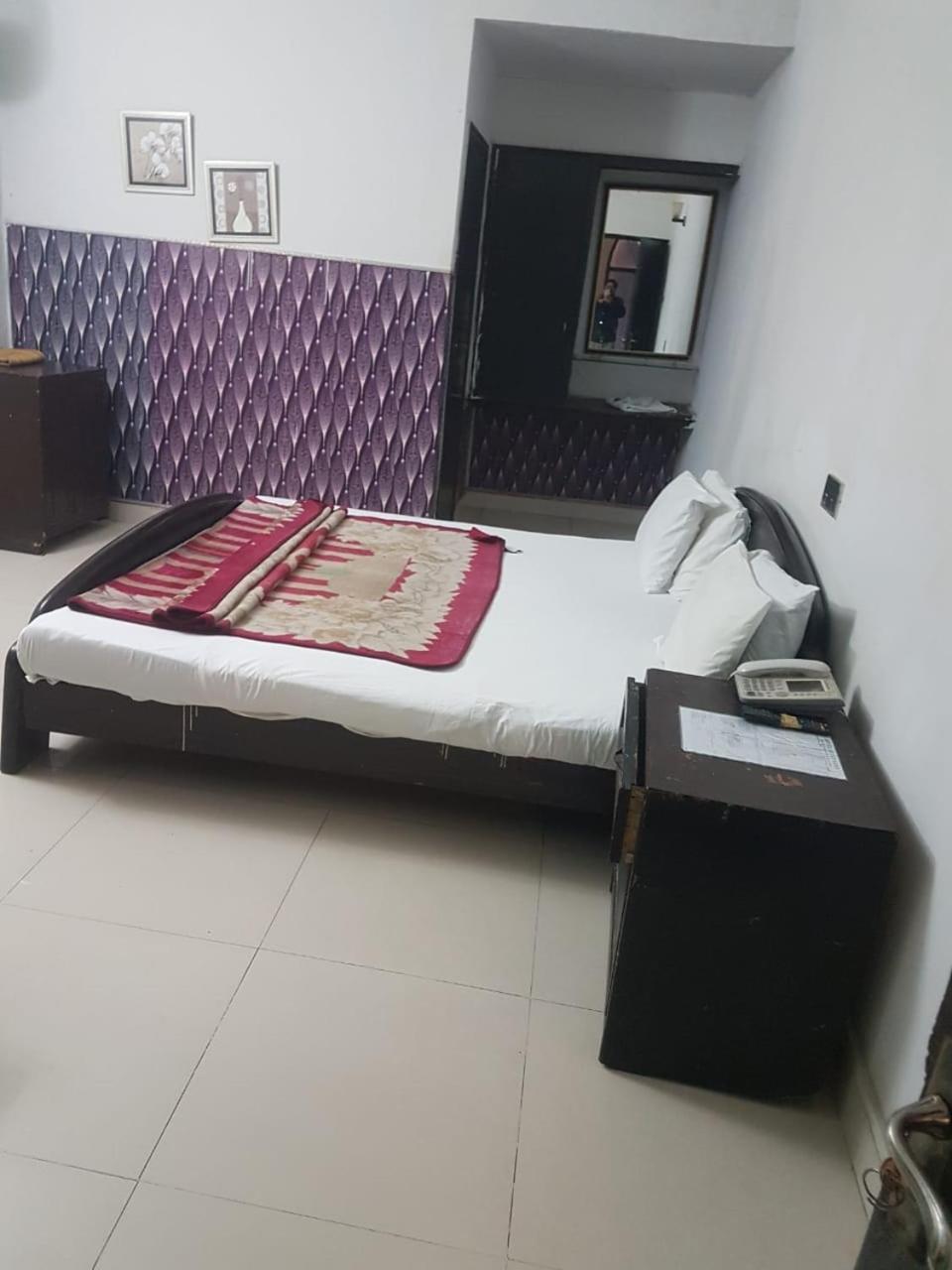 Hotel Silver Sand Мултан Экстерьер фото